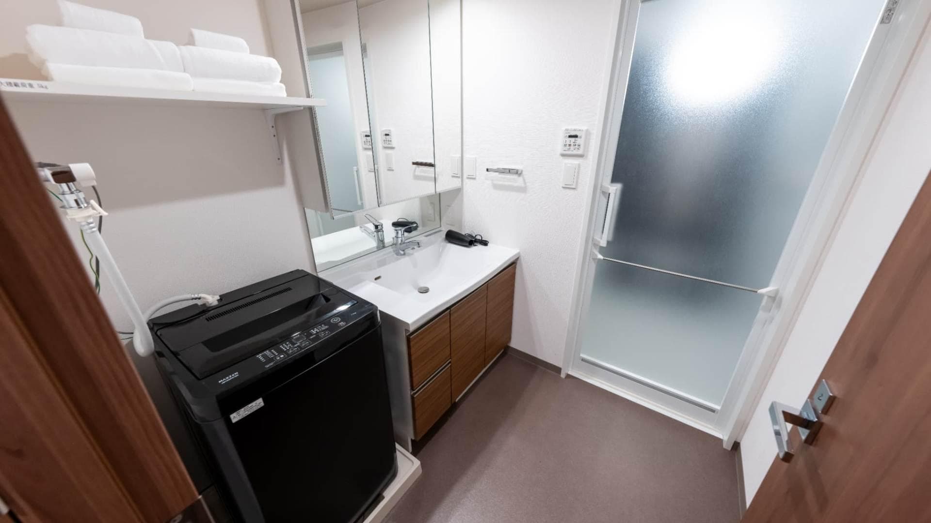 Room image 15