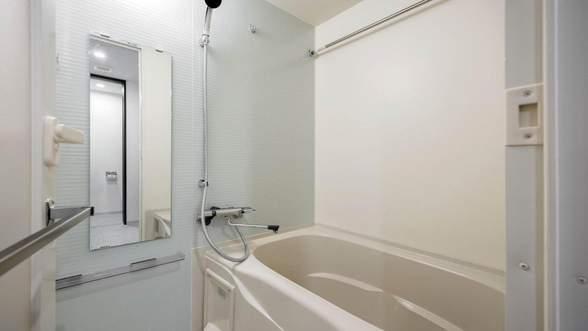 Room image 12