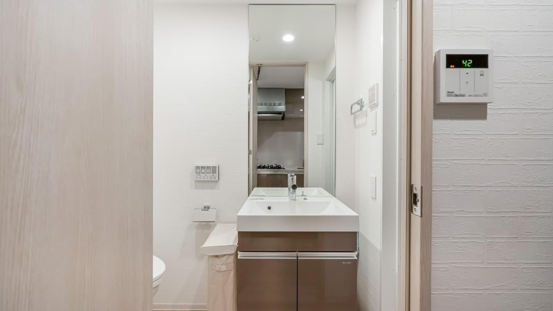 Room image 15