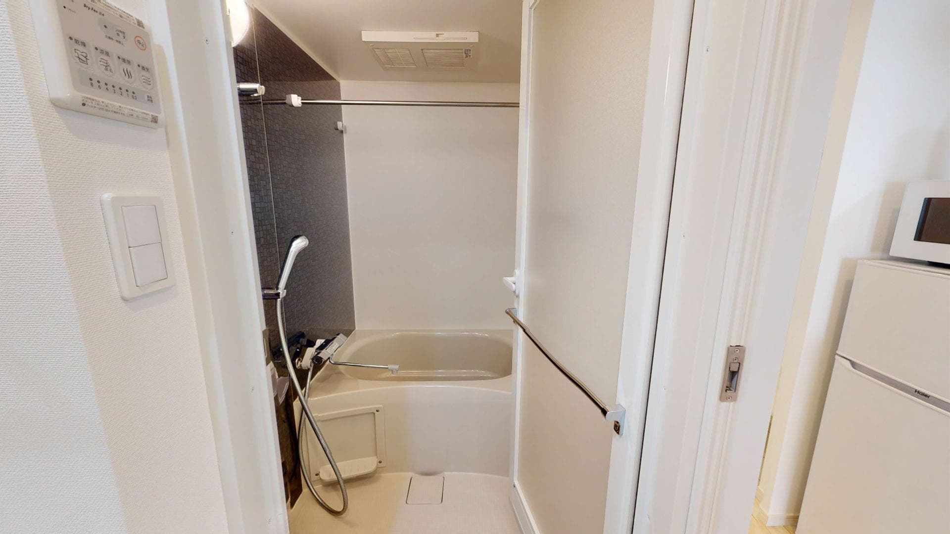 Room image 10
