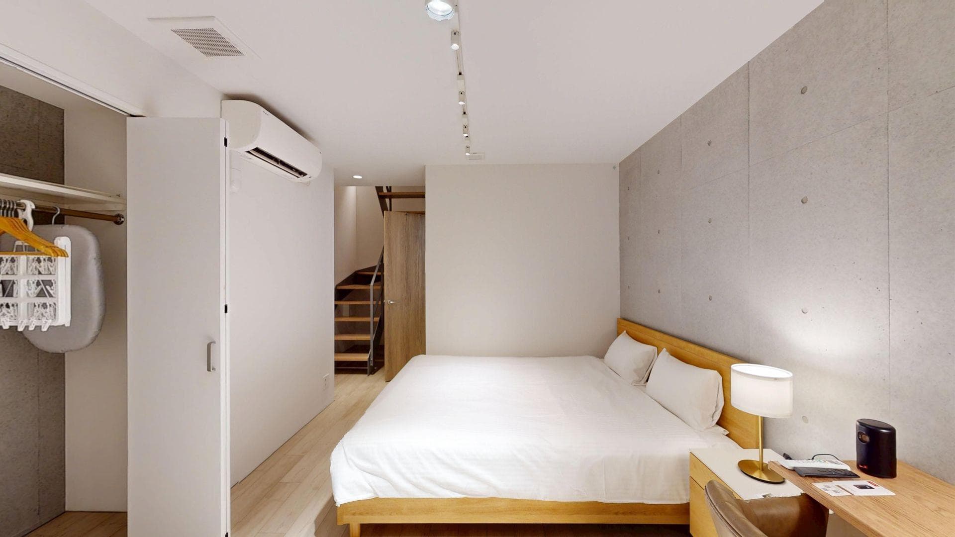 Room image 10