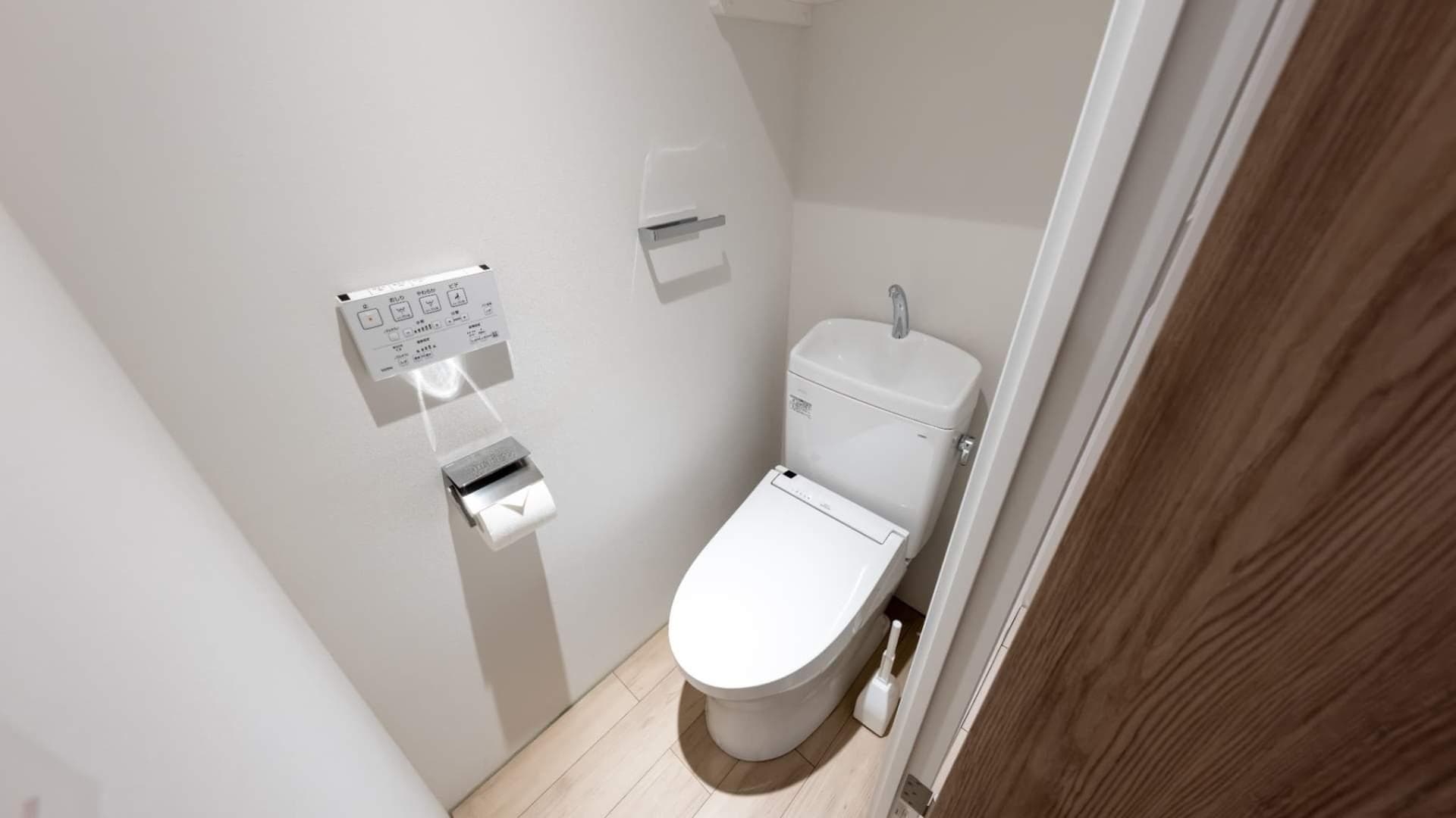 Room image 13