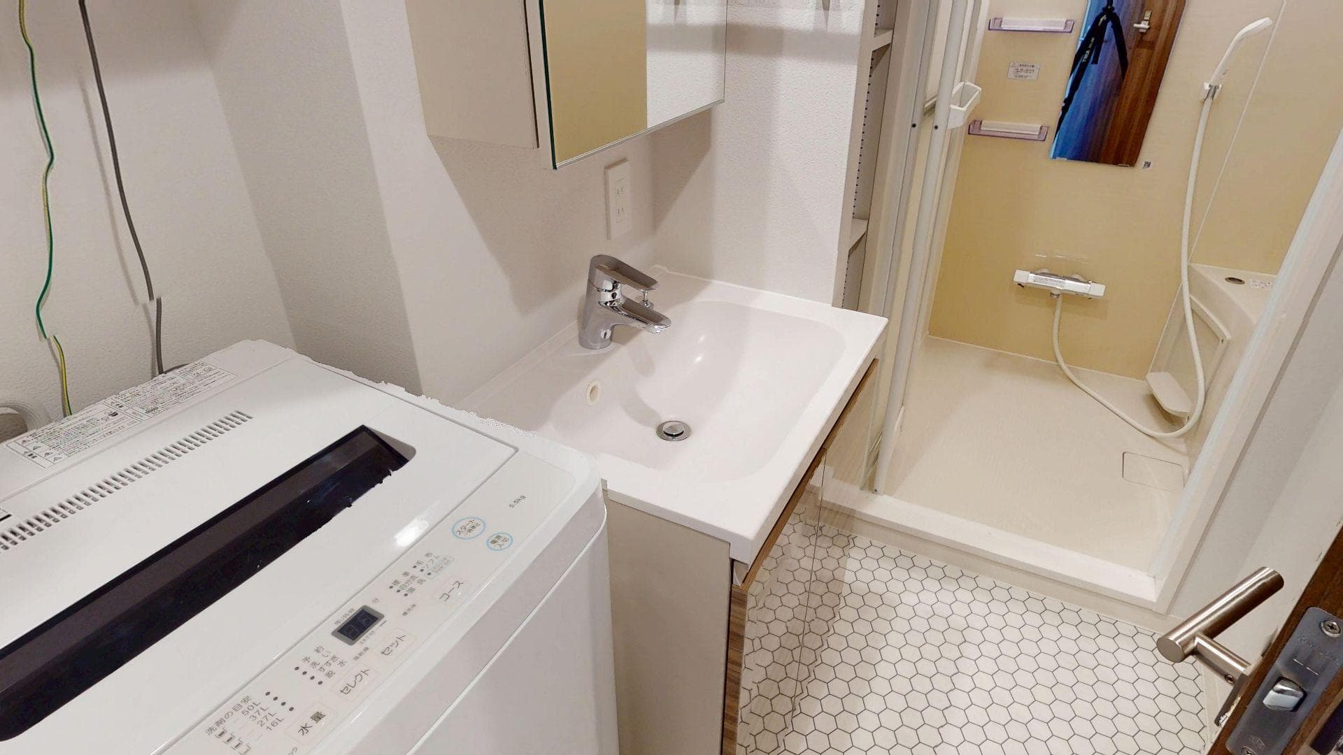 Room image 15
