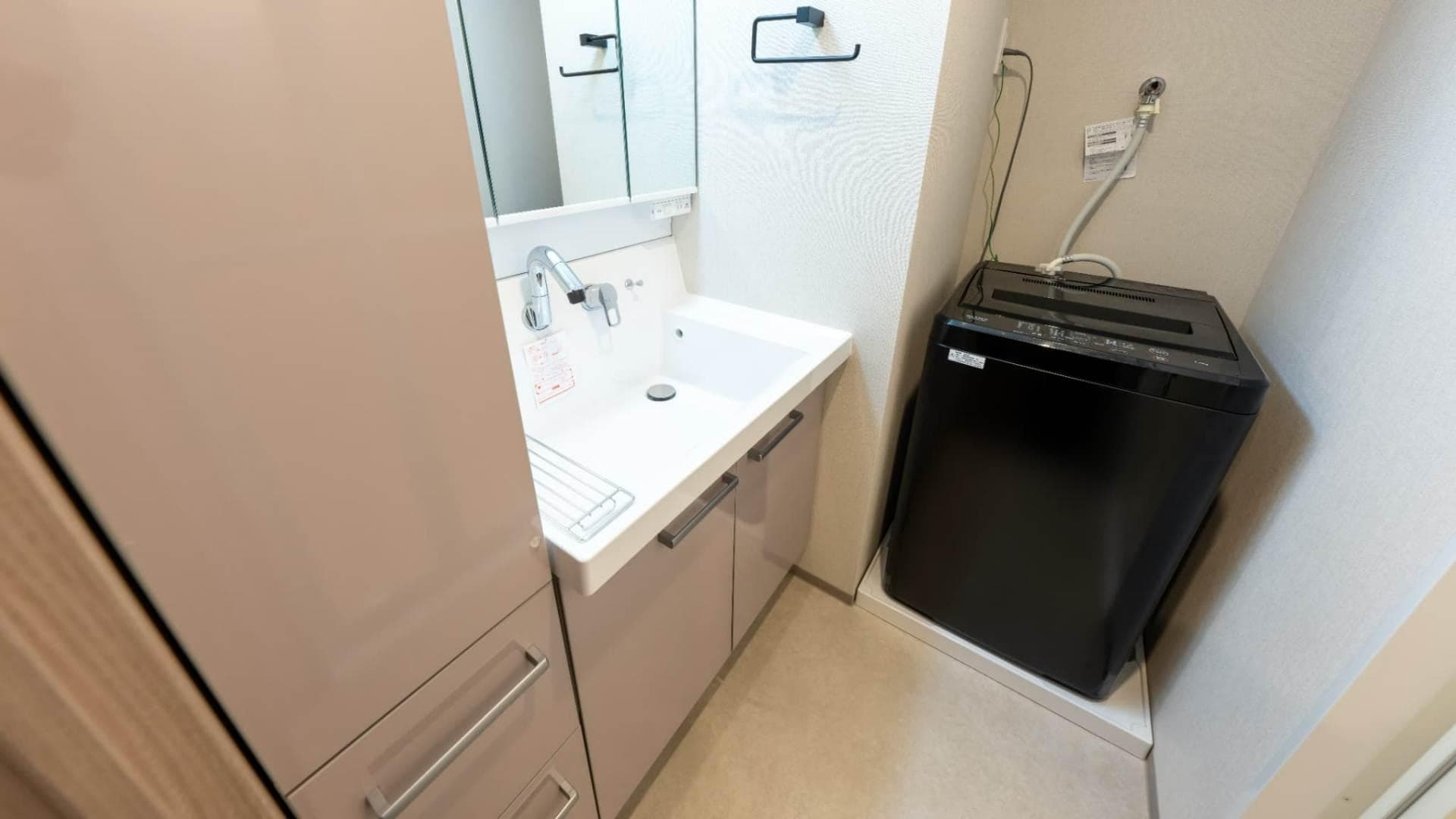 Room image 15