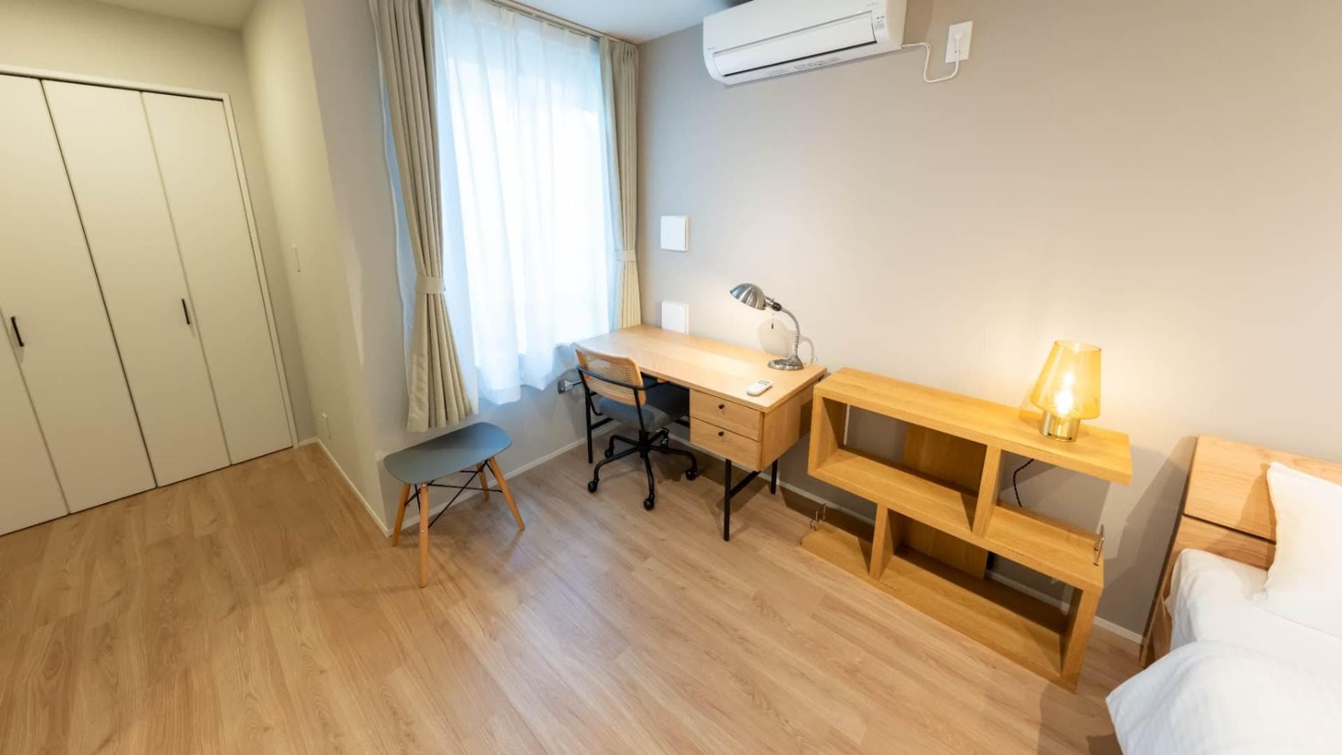 Room image 11