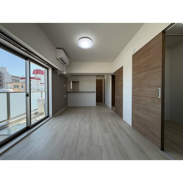 Room image 8