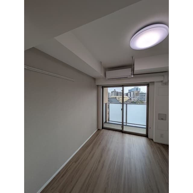 Room image 15