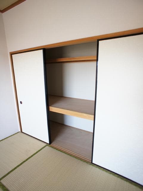 Room image 16