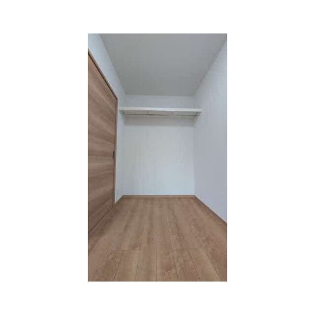 Room image 16
