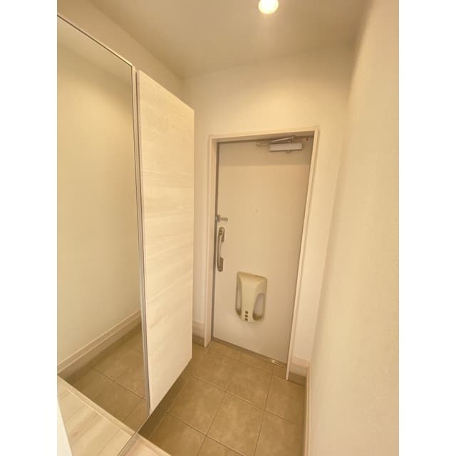 Room image 8