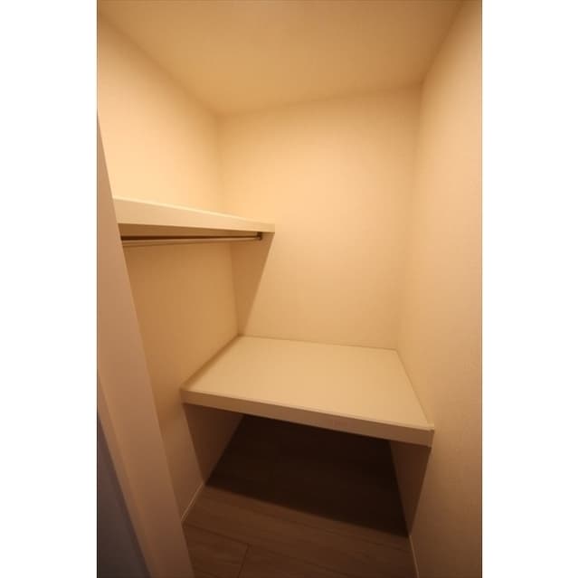 Room image 14