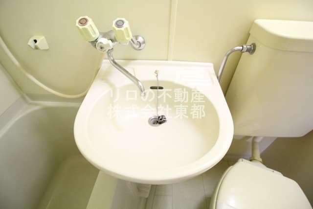 Room image 8
