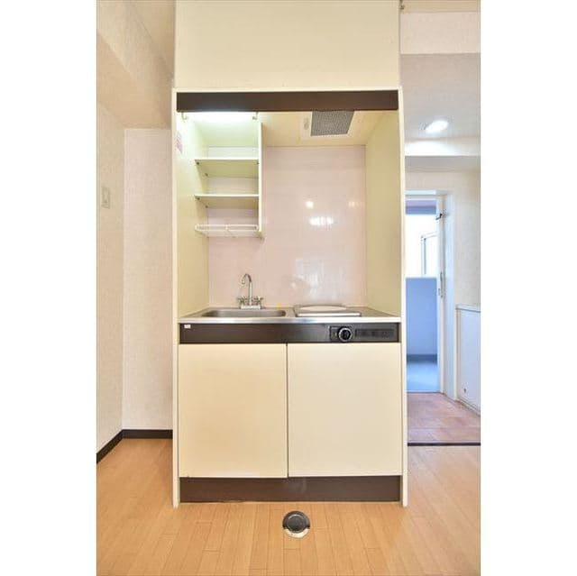 Room image 10