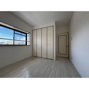 Room image 16