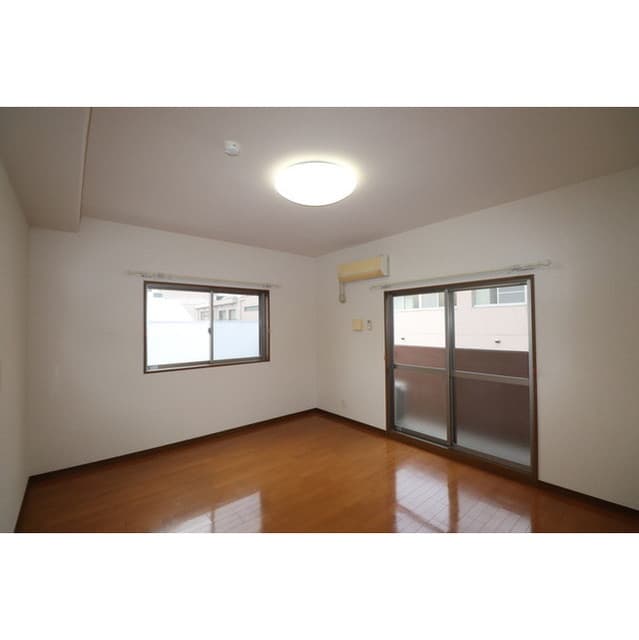 Room image 15