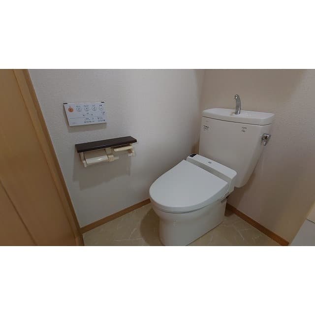 Room image 11