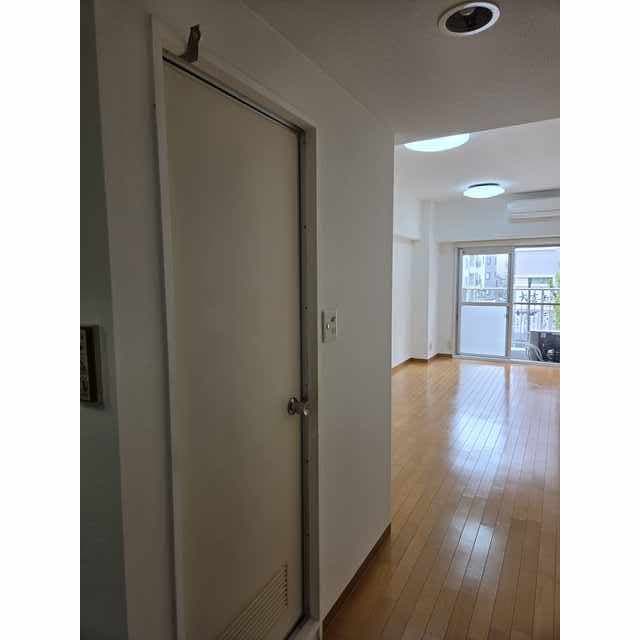 Room image 12