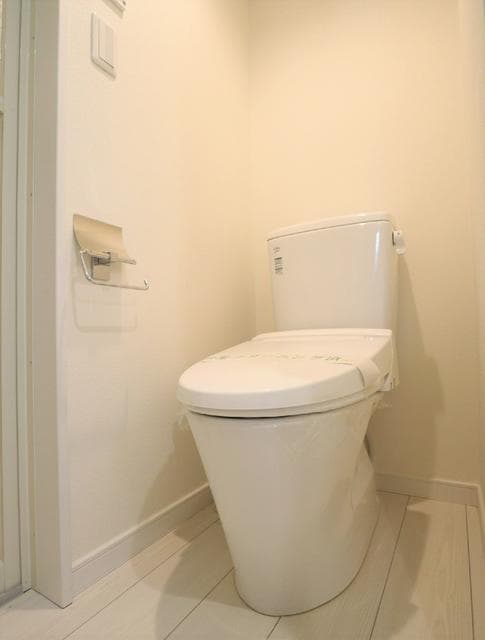 Room image 8