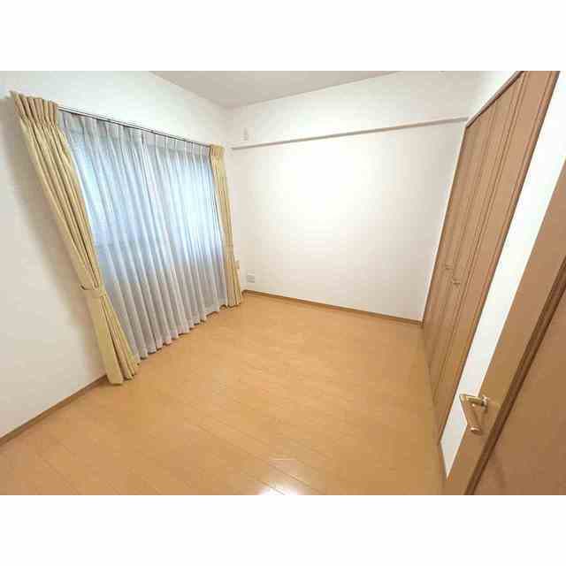 Room image 16