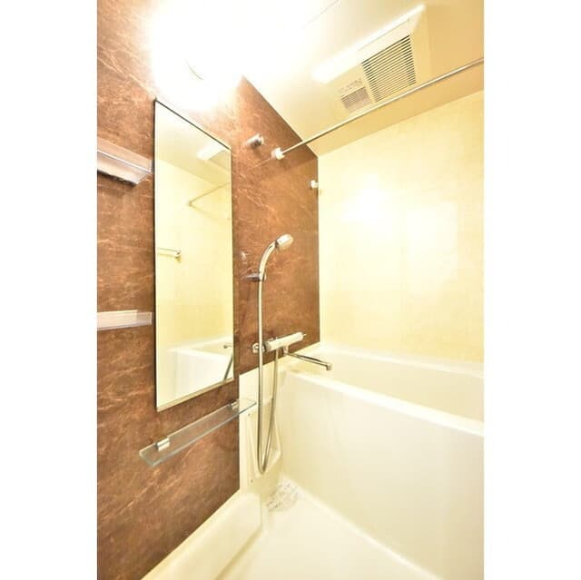 Room image 10