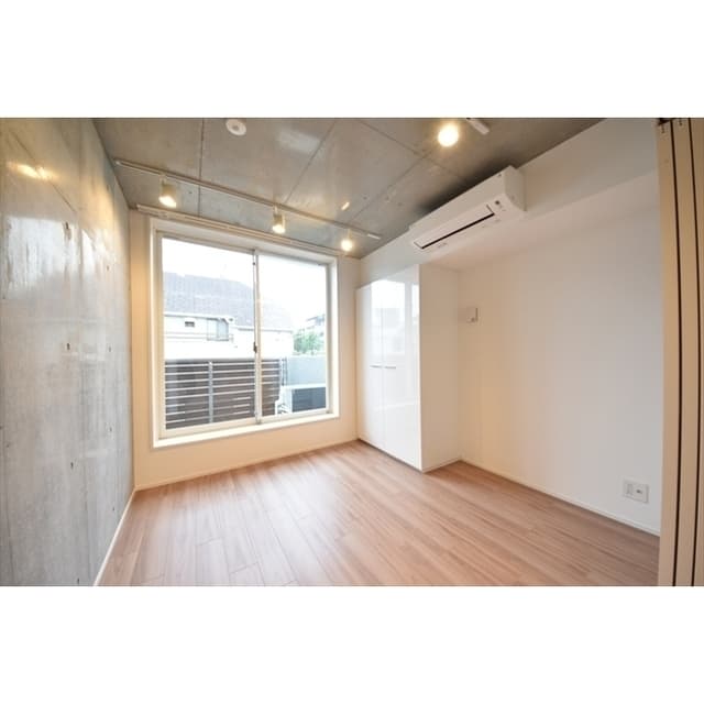 Room image 12