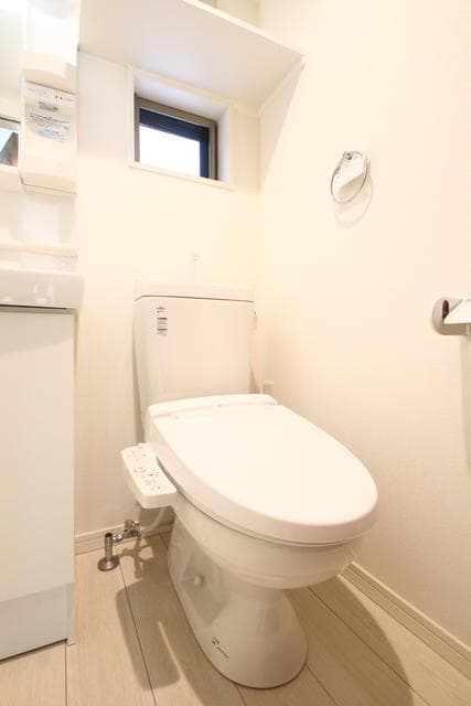 Room image 8