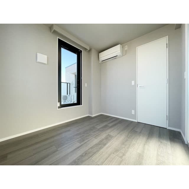Room image 15