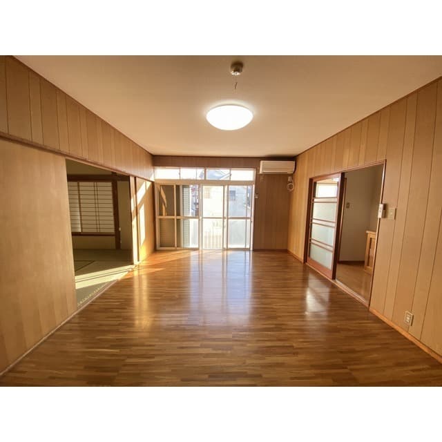 Room image 11