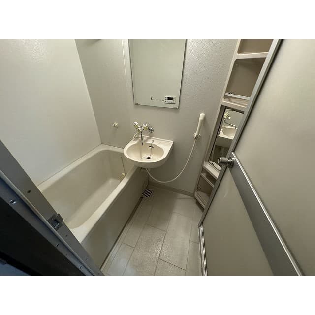Room image 10