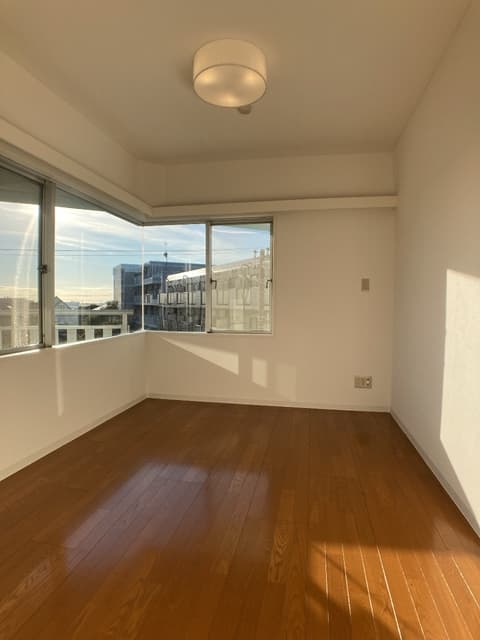Room image 12