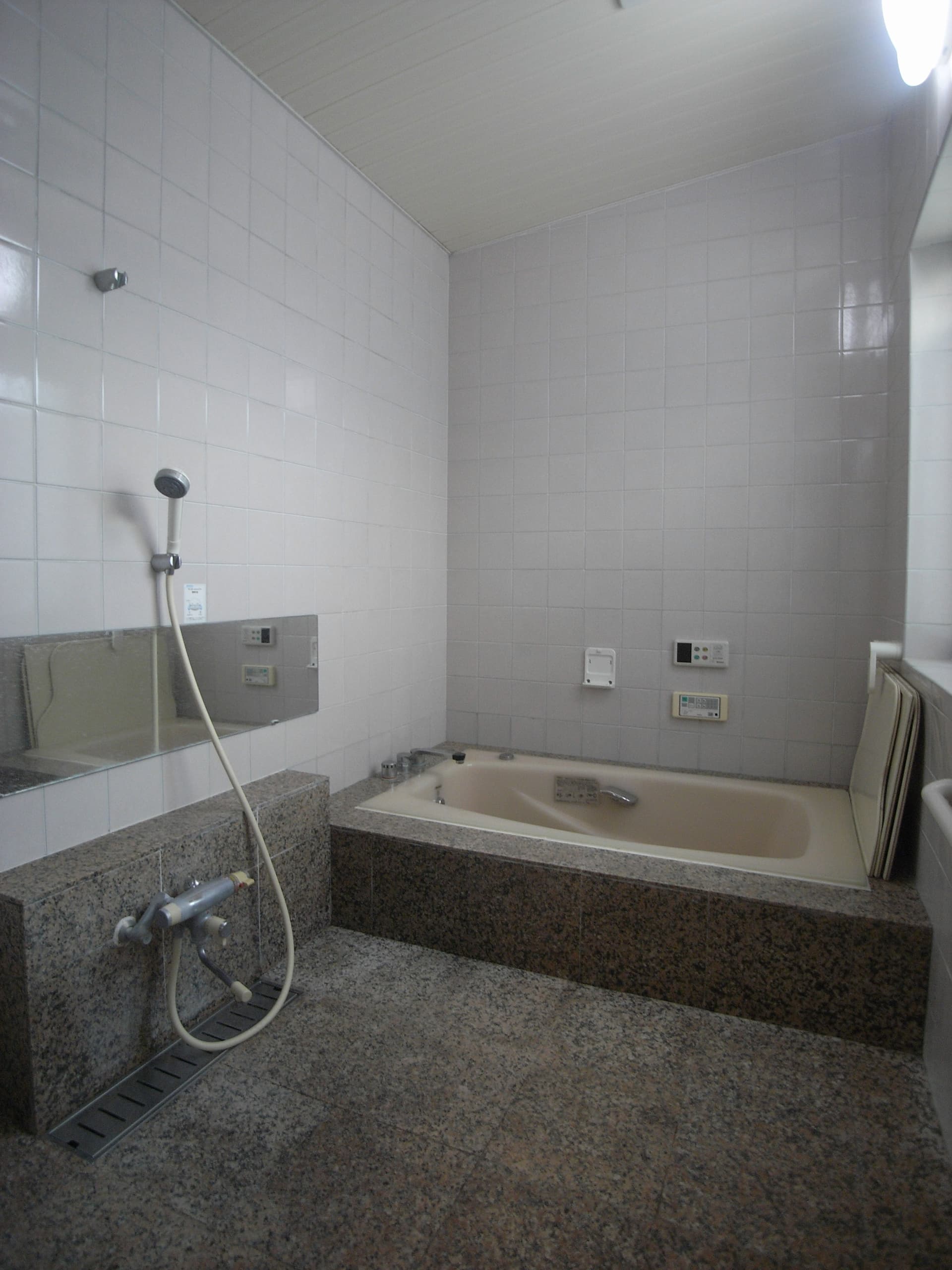 Room image 9