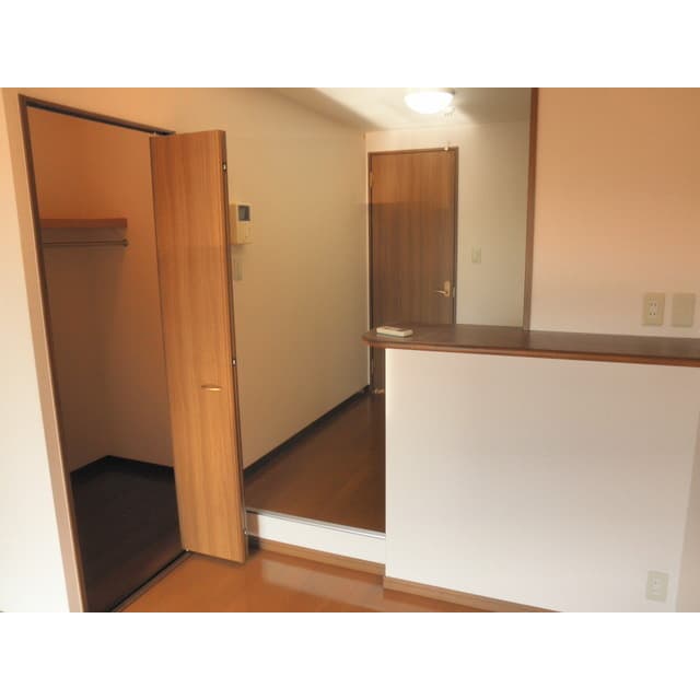 Room image 8