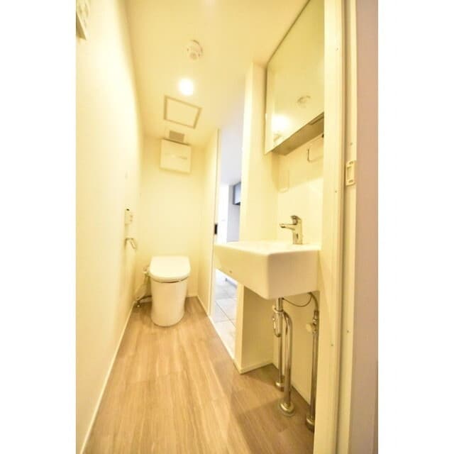 Room image 12