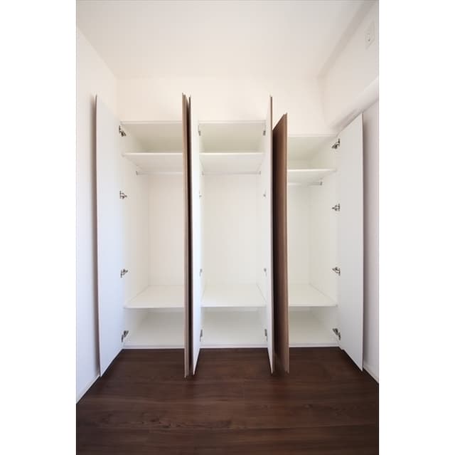 Room image 16