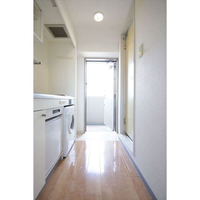 Room image 10