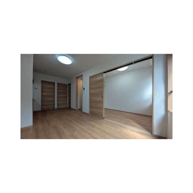 Room image 15