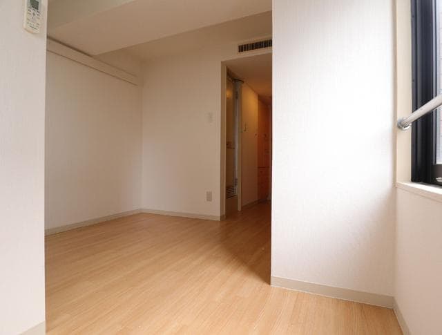 Room image 16