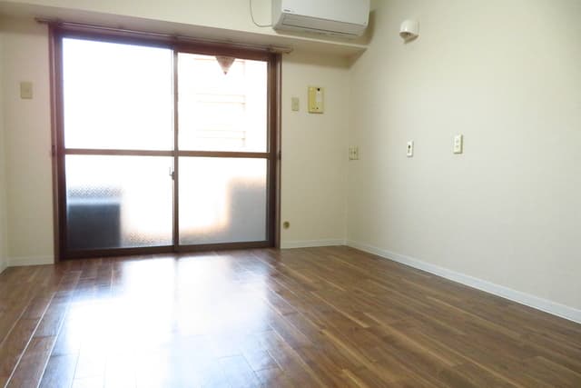 Room image 14