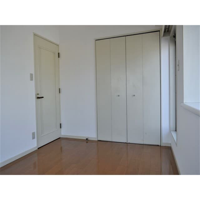 Room image 16