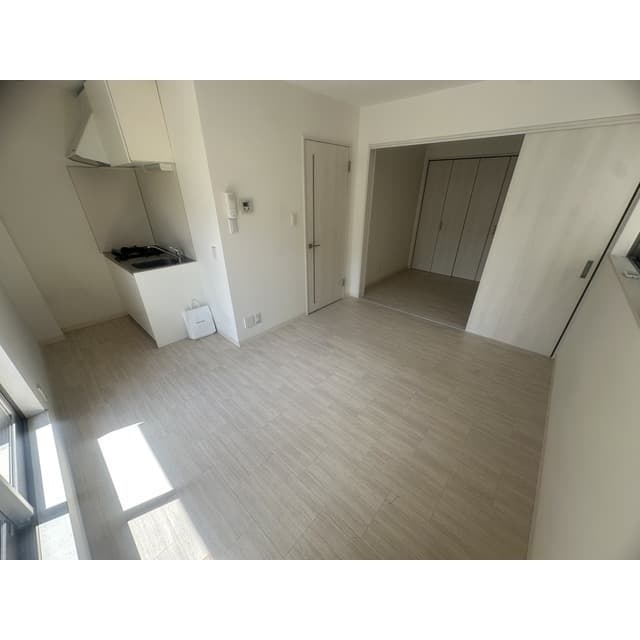 Room image 8