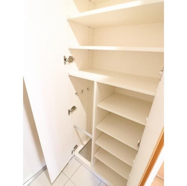 Room image 8