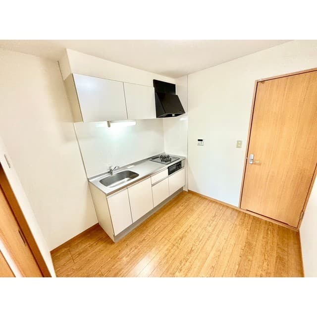 Room image 8