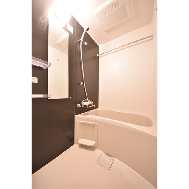 Room image 10