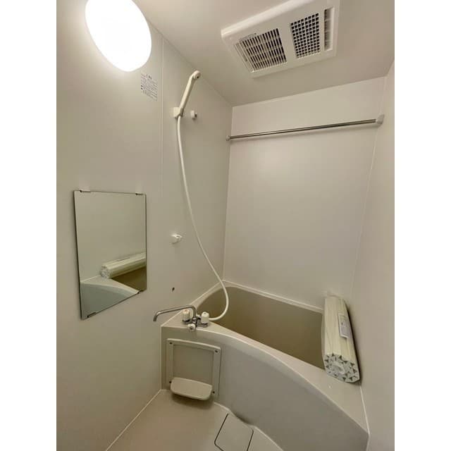 Room image 10