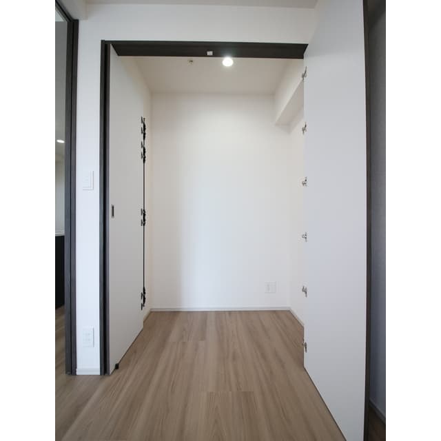 Room image 13