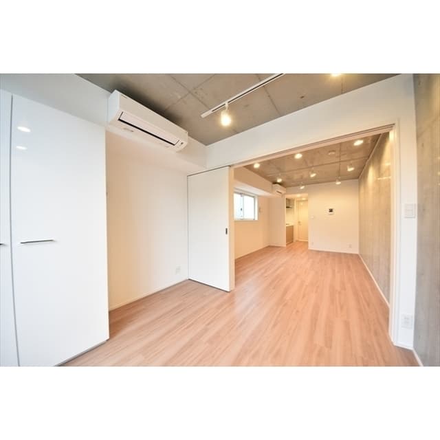 Room image 13