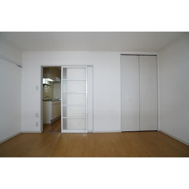 Room image 14