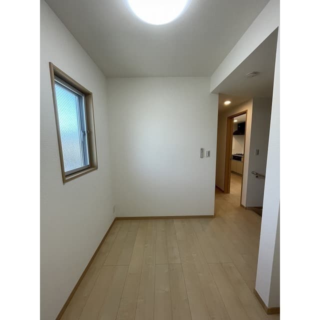 Room image 12