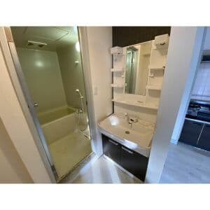 Room image 10