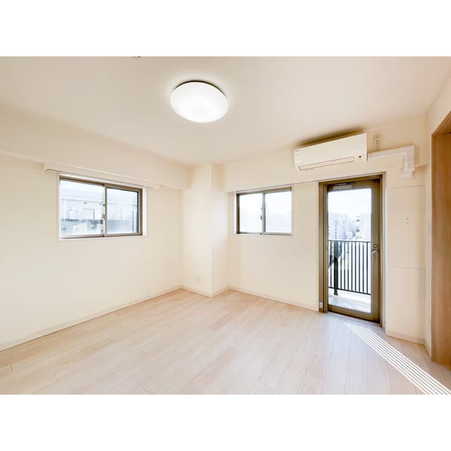 Room image 11